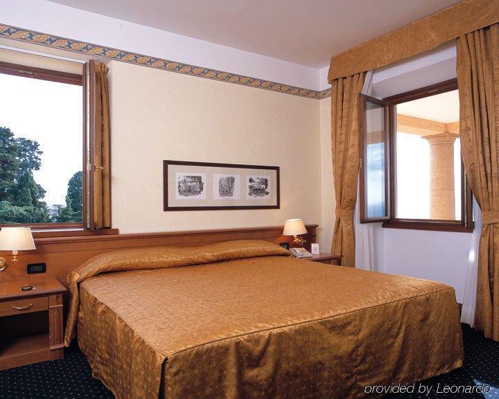 Hotel Villa Vecchia Monte Porzio Catone Kamer foto