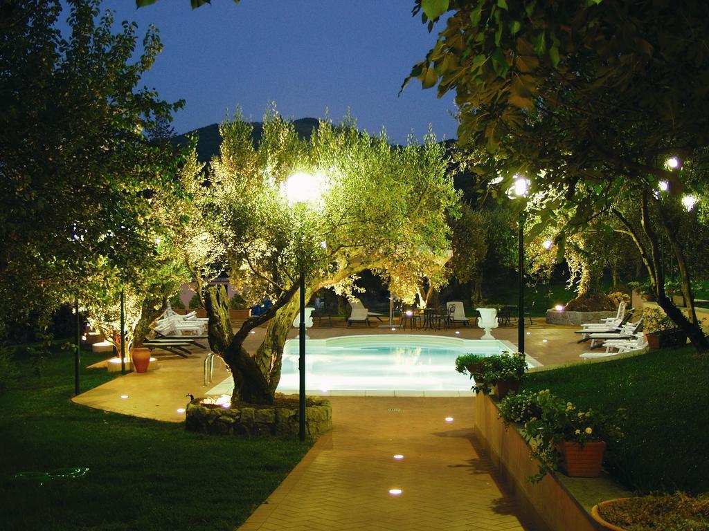 Hotel Villa Vecchia Monte Porzio Catone Buitenkant foto